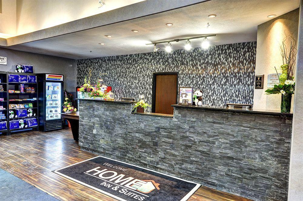 Home Inn & Suites Regina Airport Exterior foto